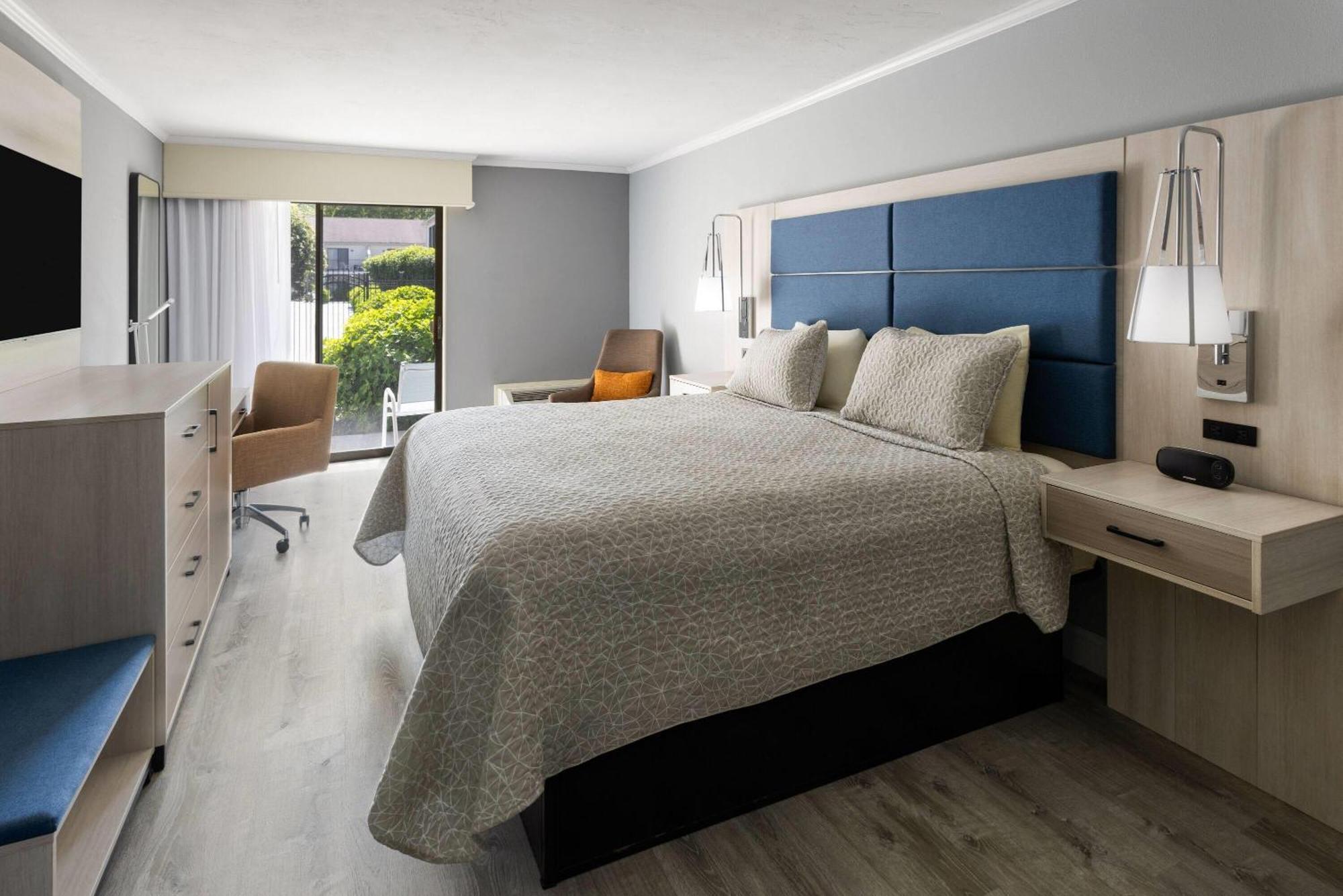 Hotel Seasons Resort, Trademark Collection By Wyndham South Yarmouth