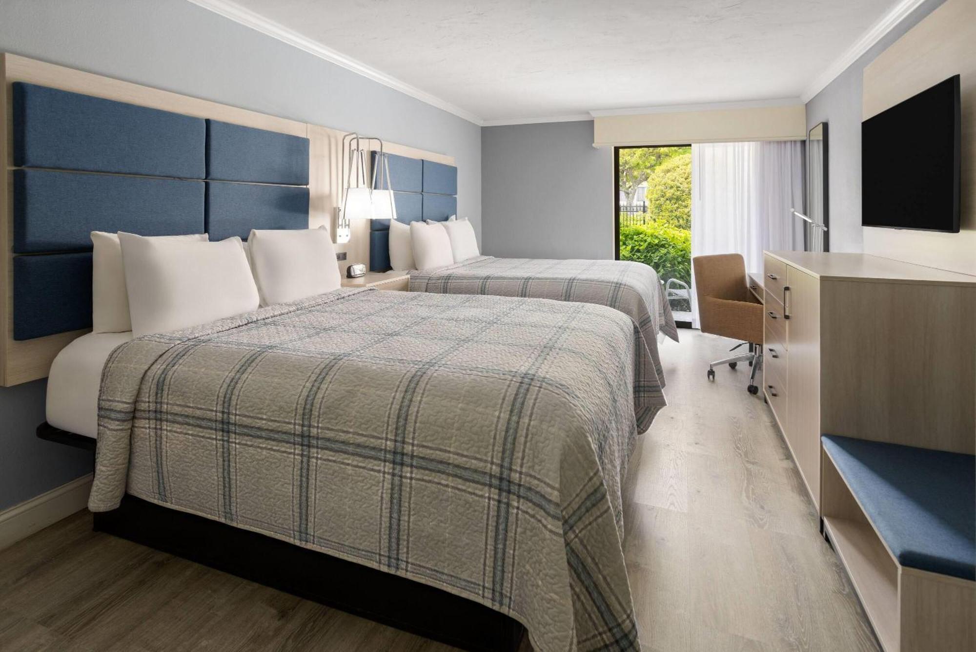 Seasons Resort, Trademark Collection By Wyndham Hotel