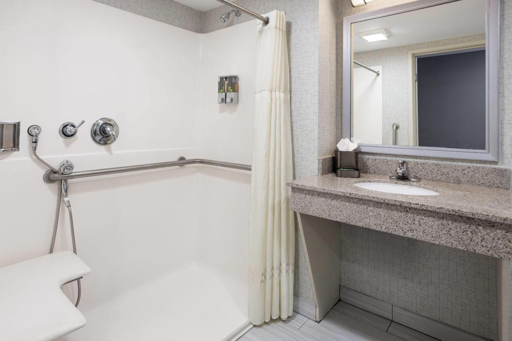 Seasons Resort, Trademark Collection By Wyndham 2* South Yarmouth